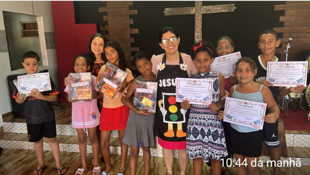 Entrega de certificados na escola bíblica